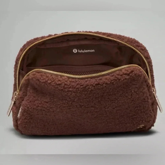 NWT LULULEMON BROWN 2L EVERYWHERE BELT BAG FUZZY. No longer available in stores - Picture 5 of 5